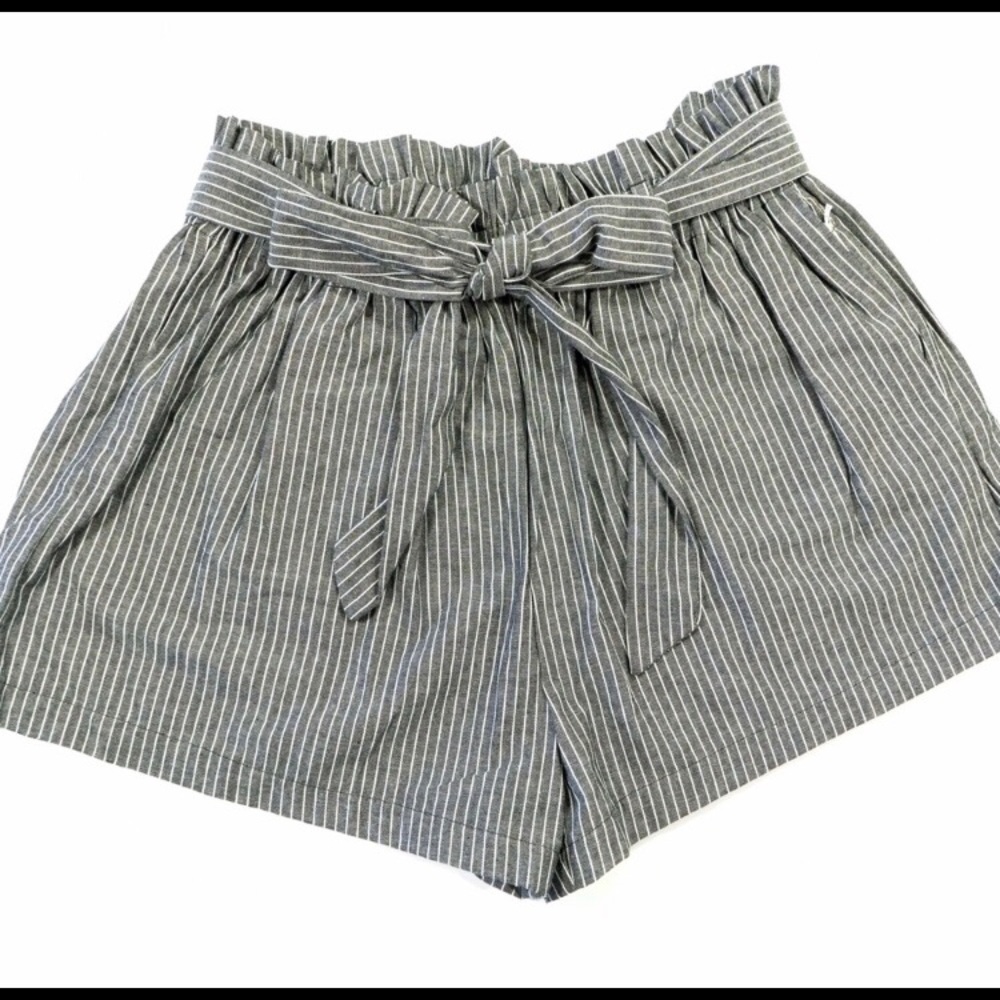 4/$20 SALE🌺High waisted striped shorts
